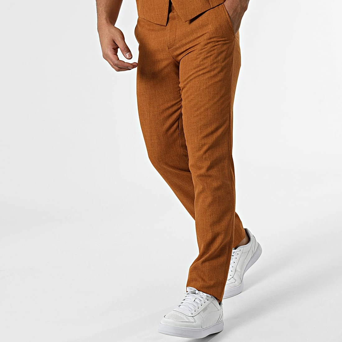 Ensemble Costume 3 Pièces 11670 Camel Foncé de Black Needle 6 Ensemble Costume 3 Pièces 11670 Camel Foncé de Black Needle – Image 4