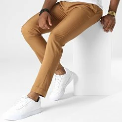 Pantalon Chino 398 Camel de Black Needle 8 Pantalon Chino 398 Camel de Black Needle -Black Needle Soldes black needle 329199 BLK 398 CAMEL 20220726T154339 03