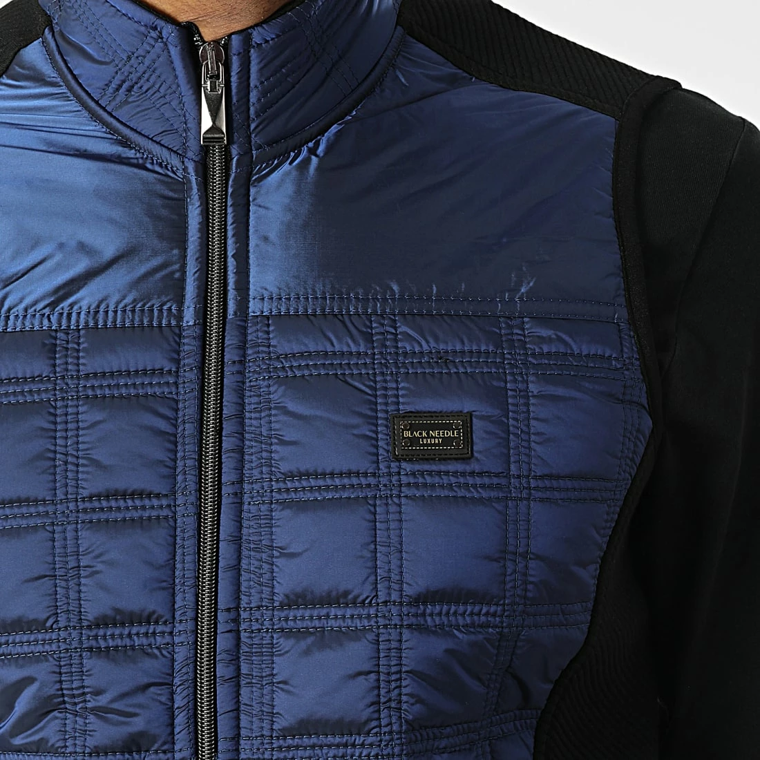 Veste Zippée Sans Manches BLC22K15 Noir Bleu Marine de Black Needle 4 Veste Zippée Sans Manches BLC22K15 Noir Bleu Marine de Black Needle – Image 2