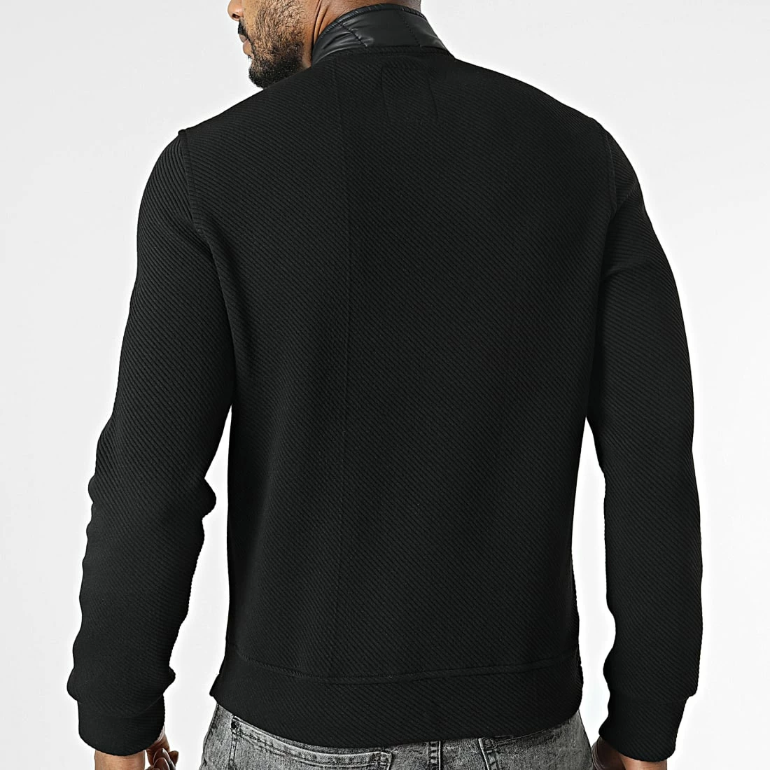 Veste Zippée BLC22K06 Noir de Black Needle 6 Veste Zippée BLC22K06 Noir de Black Needle – Image 4