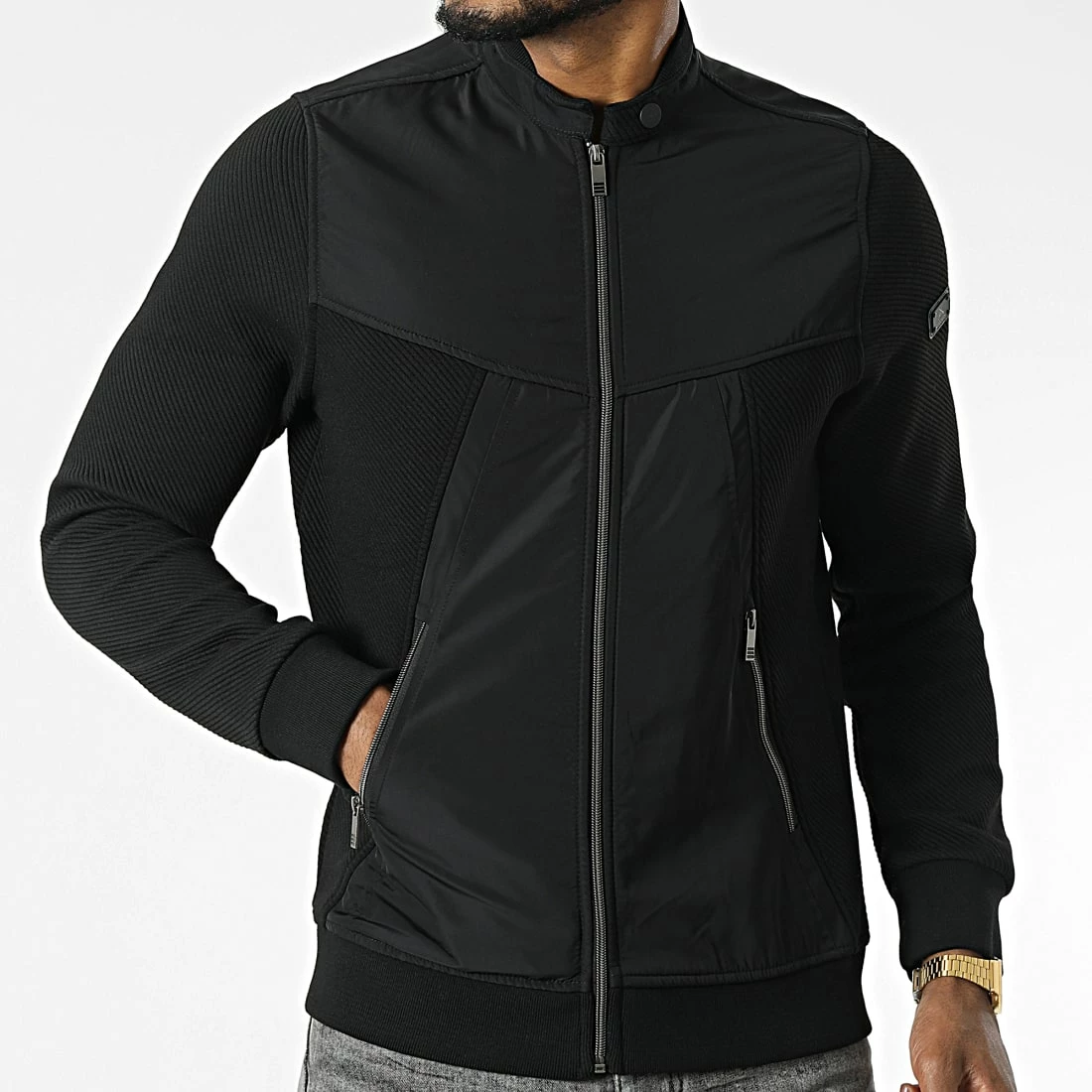 Veste Zippée BLC22K04 Noir de Black Needle 3 Veste Zippée BLC22K04 Noir de Black Needle