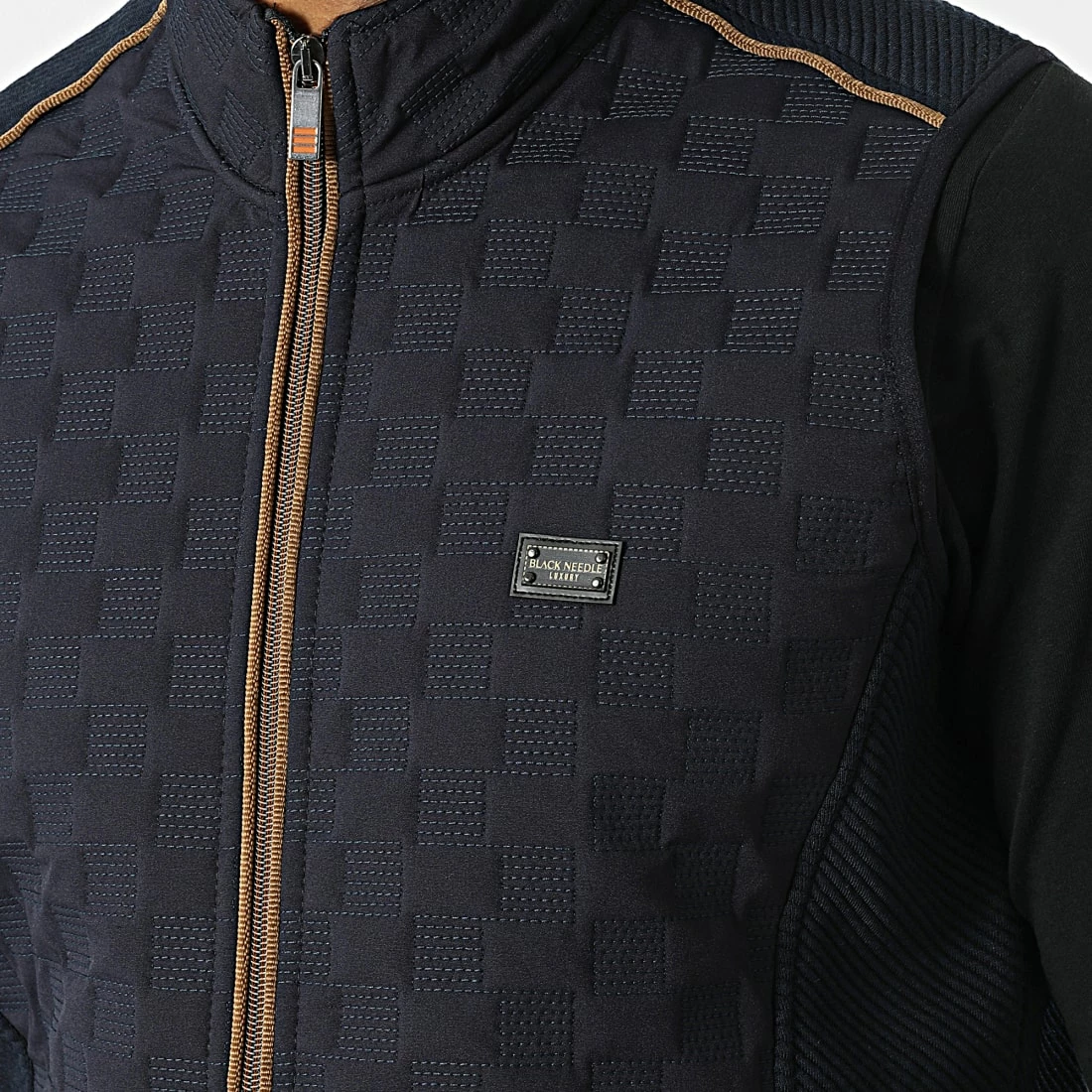 Veste Zippée Sans Manches BLC22K11 Bleu Marine de Black Needle 4 Veste Zippée Sans Manches BLC22K11 Bleu Marine de Black Needle – Image 2