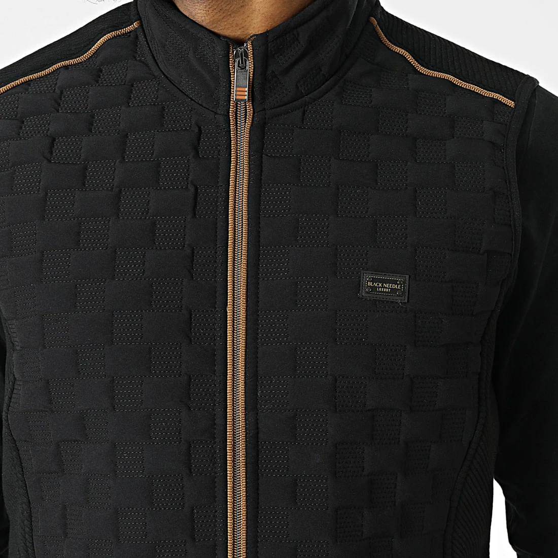 Veste Zippée Sans Manches BLC22K11 Noir de Black Needle 4 Veste Zippée Sans Manches BLC22K11 Noir de Black Needle – Image 2