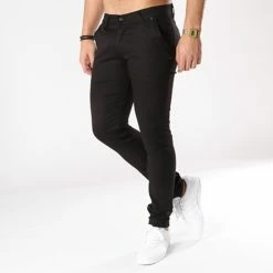 Black Needle Soldes 19 Pantalon Chino 1012 Noir de Black Needle