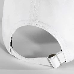 Casquette Réfléchissant Black Glitter Blanc de Piraterie Music -Black Needle Soldes la piraterie 335188 PRT WHITE CAPS LG BLACK GLITTER 20220830T160130 03