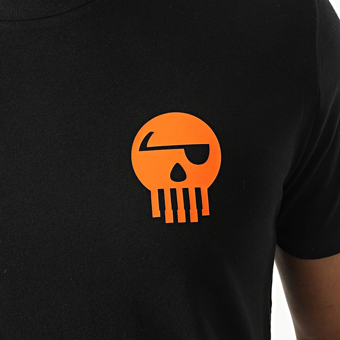 Tee Shirt Logo Chest And Back Noir Orange de Piraterie Music 4 Tee Shirt Logo Chest And Back Noir Orange de Piraterie Music – Image 2