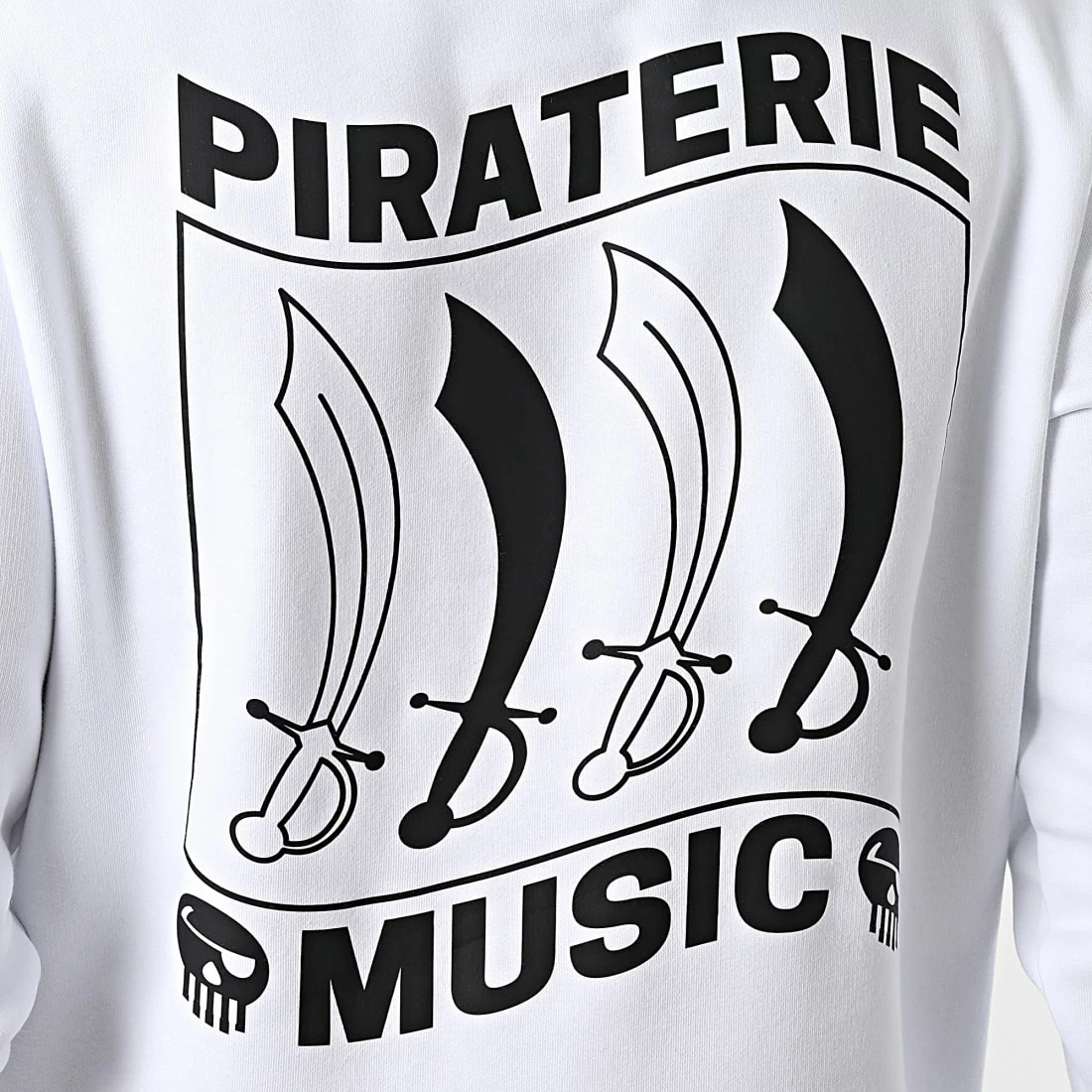 Sweat Capuche Etendard Blanc Noir de Piraterie Music 4 Sweat Capuche Etendard Blanc Noir de Piraterie Music – Image 2