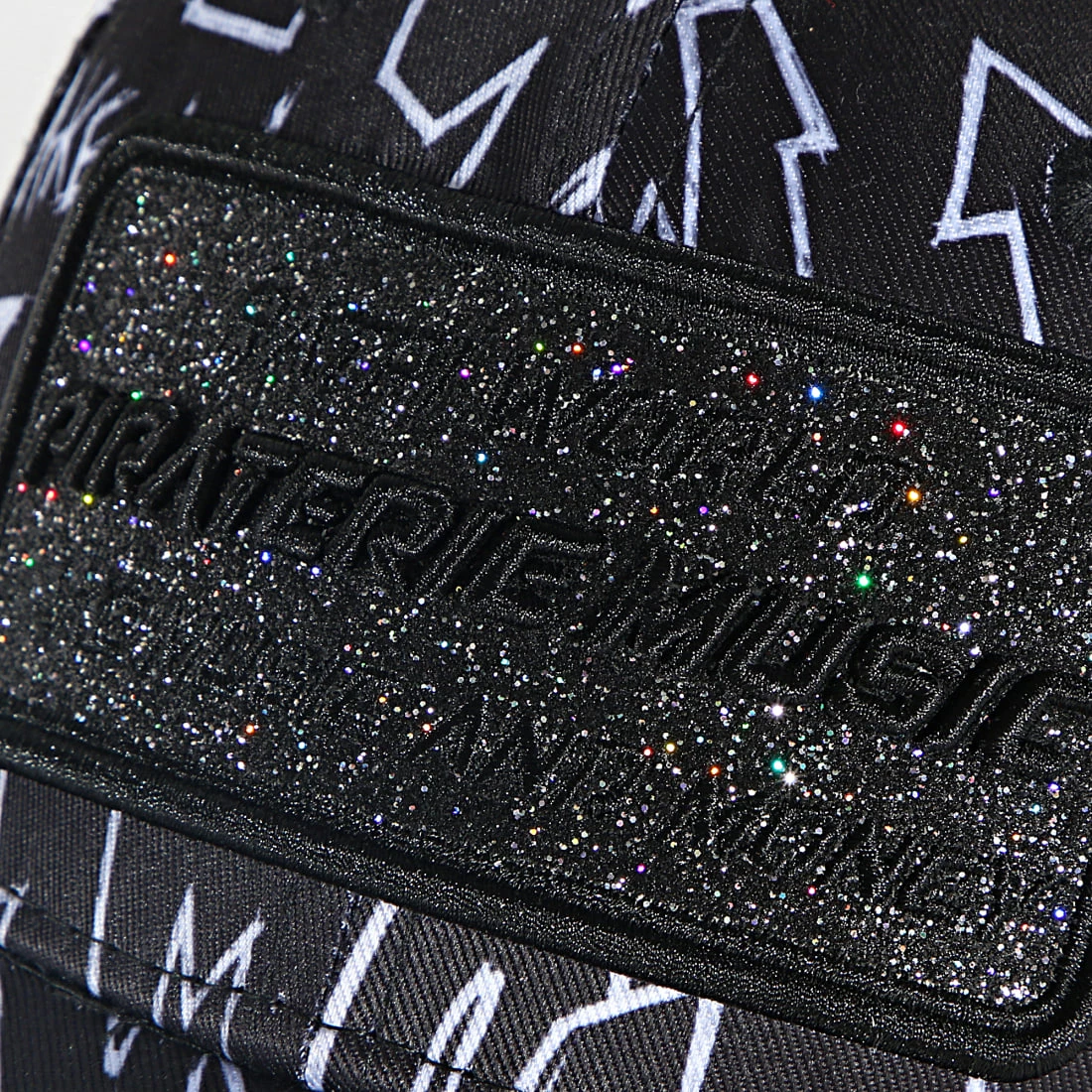 Casquette Print Glitter Noir de Piraterie Music 4 Casquette Print Glitter Noir de Piraterie Music – Image 2