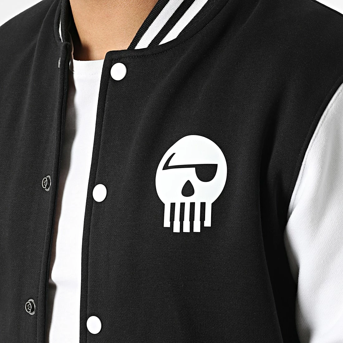 Veste Teddy Logo Noir Blanc de Piraterie Music 4 Veste Teddy Logo Noir Blanc de Piraterie Music – Image 2